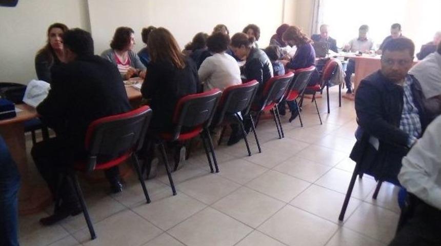 T&uuml;rk Eğitim Sen Malatya Şubesi Tarafından Kursiyerlere Plaket Verildi