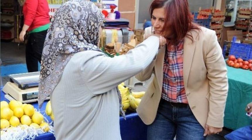 B&uuml;y&uuml;kşehirde Aydınlı Annelere 20 Bin Adet &Ccedil;i&ccedil;ek