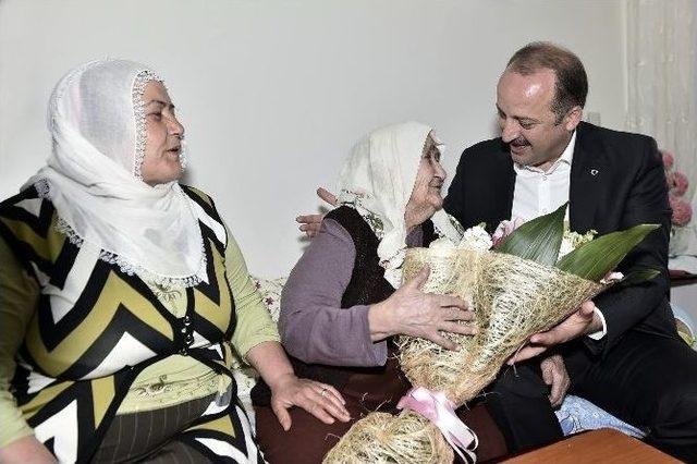 113 Yaşındaki Arife Nineye S&uuml;rpriz Anneler G&uuml;n&uuml; Ziyareti 1