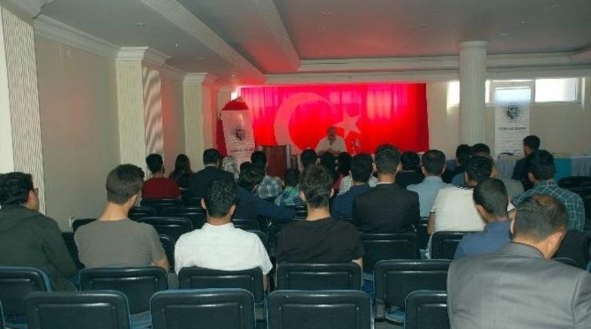 &ldquo;3 Mayıs Ve Atsız&rsquo;ı Anlamak&rdquo; Konulu Konferans D&uuml;zenlendi