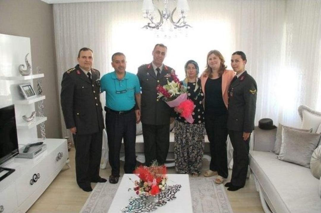 Anneler G&uuml;n&uuml;&rsquo;nde Şehit Annelerine Vefa