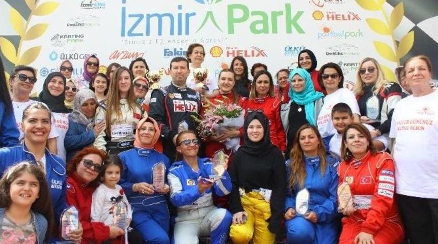 Anneler İle Kızları Pistte Tek Y&uuml;rek