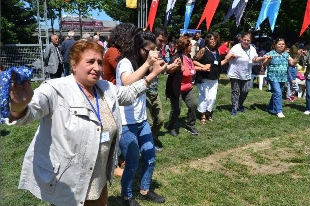 Karanfilk&ouml;y&rsquo;de Hıdırellez Ve Anneler G&uuml;n&uuml; Coşkusu