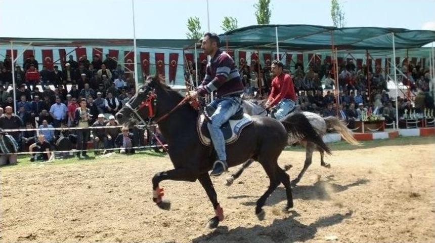 Bigadi&ccedil;&rsquo;de At Yarışı Heyecanı