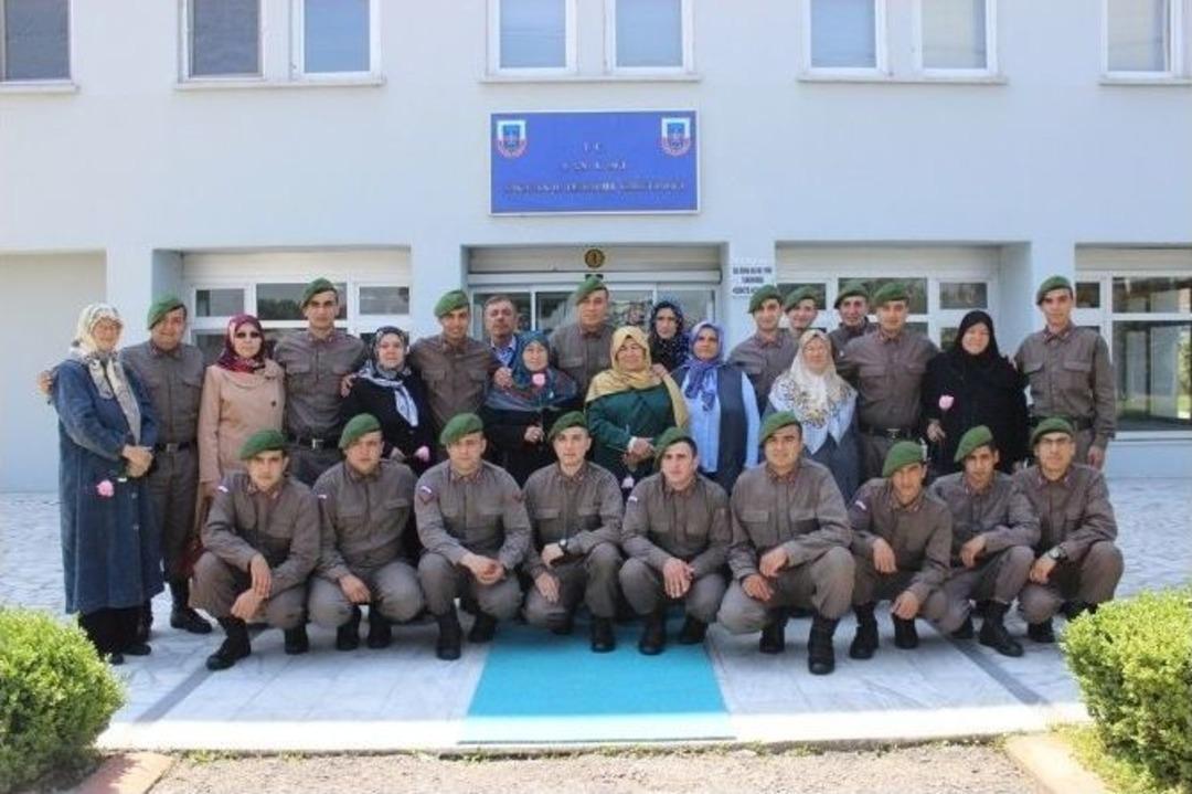 Jandarma Ekipleri Annelerle Buluştu