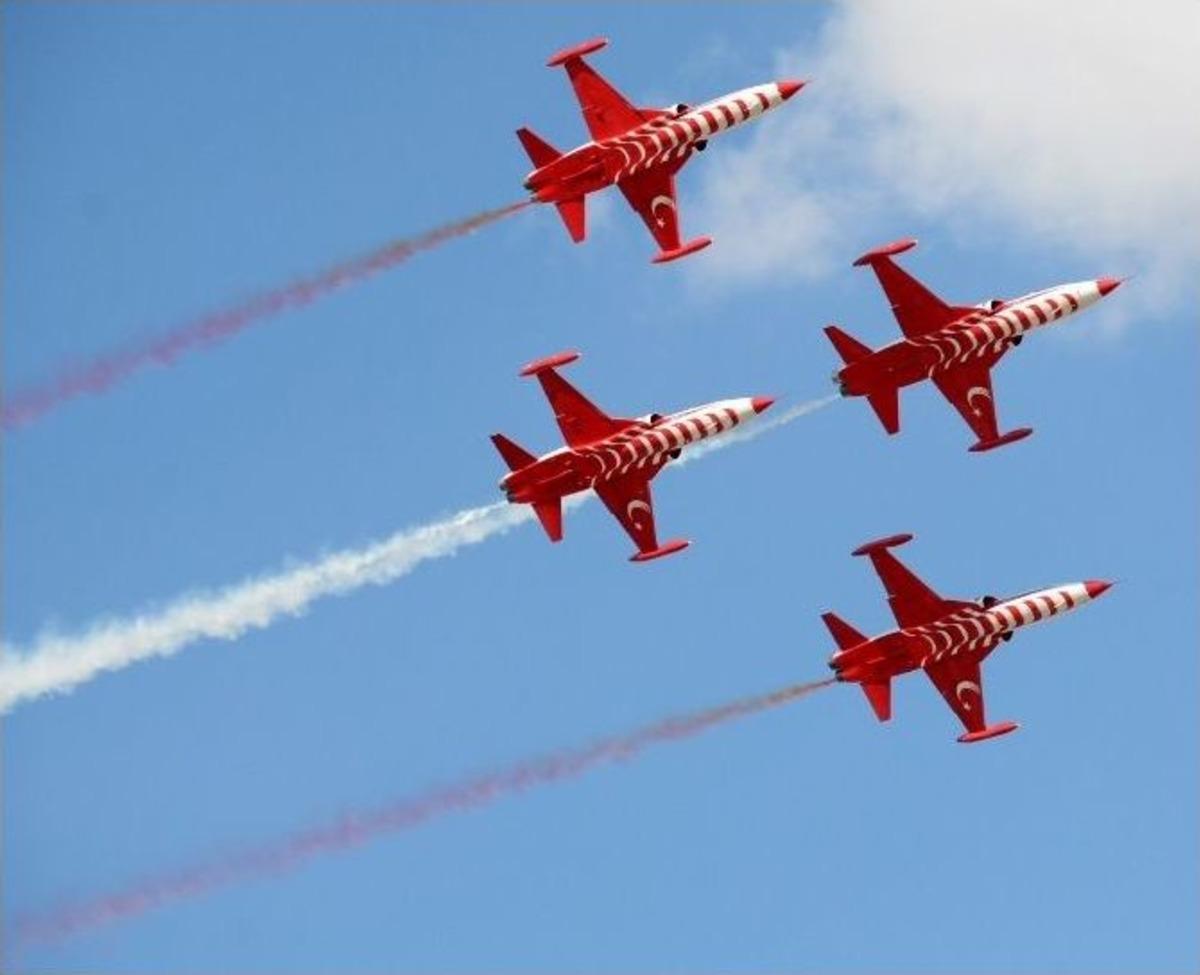 T&uuml;rk Yıldızları Aksaray&rsquo;da Nefesleri Kesti