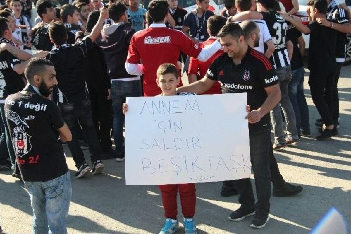 Beşiktaş&rsquo;a Coşkulu Uğurlama