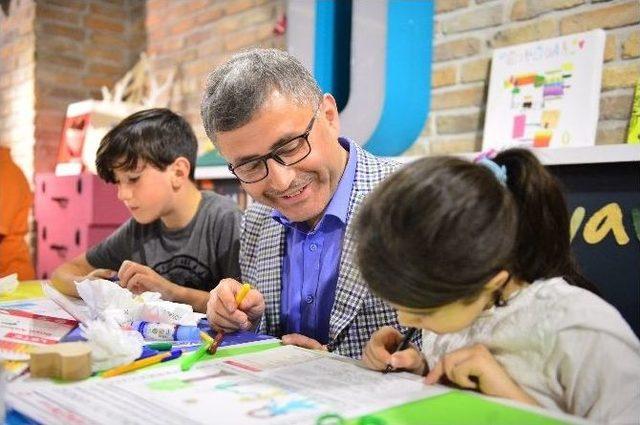 &Uuml;sk&uuml;dar&rsquo;da Anneler G&uuml;n&uuml; Coşkuyla Kutlandı 1