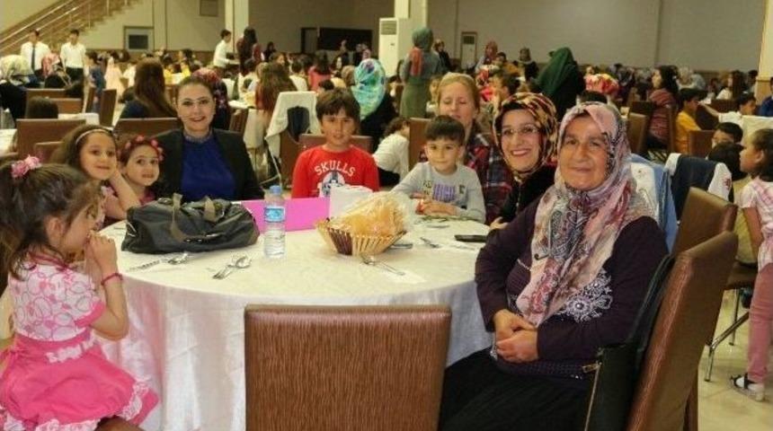 Halide Edip Anaokulu, Anneler G&uuml;n&uuml;nde Anneleri Unutmadı