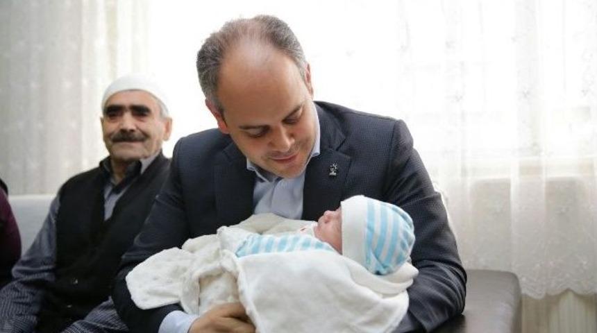 Bakan Kılı&ccedil;, Anneler G&uuml;n&uuml;&rsquo;nde Şehit Ailesini Ziyaret Etti