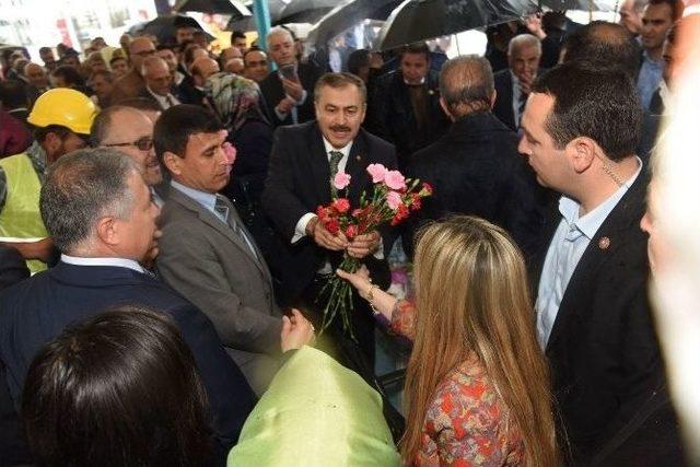 Bakan Eroğlu, Afyonkarahisar&rsquo;da Temel Atma T&ouml;renine Katıldı 1