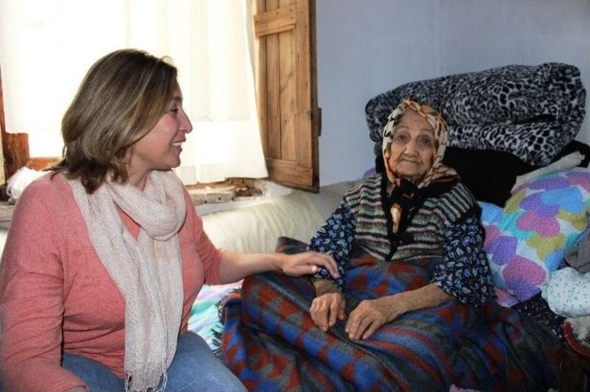 102 Yaşındaki Fatma Teyze Anneler G&uuml;n&uuml;&rsquo;nde G&ouml;z Yaşlarını Tutamadı