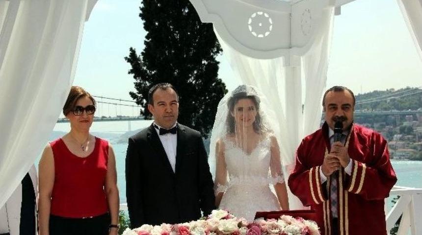 Aydınlı Mustafa, İstanbul&rsquo;da D&uuml;nya Evine Girdi