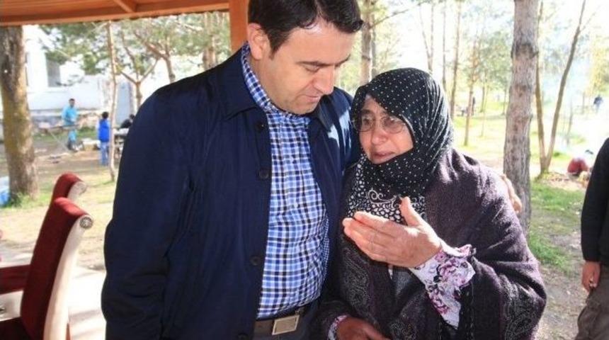 Vali Işın Pazar G&uuml;n&uuml;n&uuml; &Ccedil;ocuklarla Ge&ccedil;irdi
