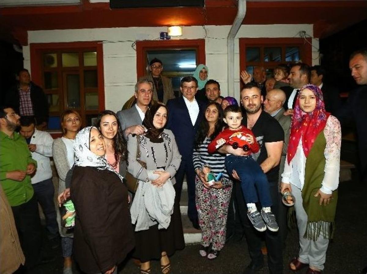 Başbakan Davutoğlu&rsquo;ndan Taksi Duraklarına S&uuml;rpriz Ziyaret