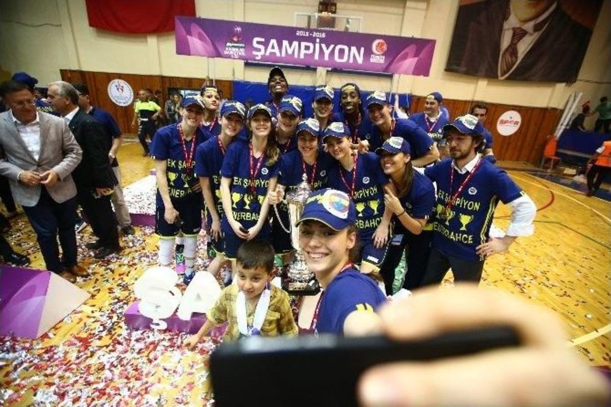 Kadınlar Basketbol Ligi Şampiyonu Fenerbah&ccedil;e