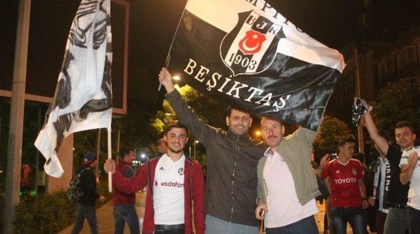 Konya&rsquo;da Beşiktaşlı Taraftarların Galibiyet Kutlaması