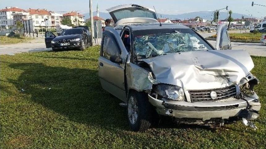 Işık İhlali Kazaya Neden Oldu: 5 Yaralı
