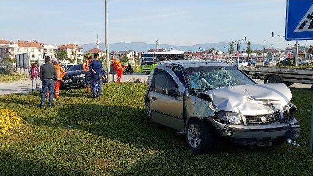 Işık İhlali Kazaya Neden Oldu: 5 Yaralı