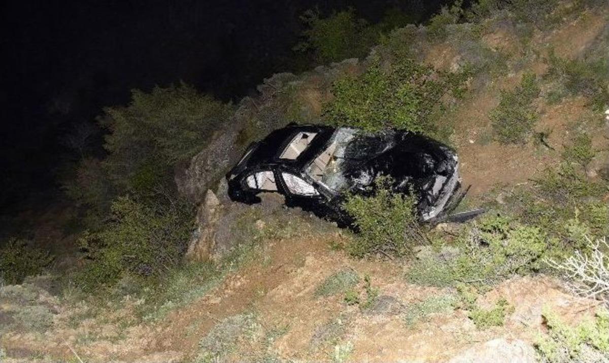 G&uuml;m&uuml;şhane&rsquo;de Feci Kaza: 1 &Ouml;l&uuml;, 4 Yaralı