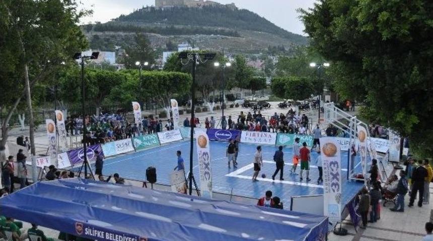 Silifke&rsquo;de Sokak Basketbolu Turnuvası Başladı
