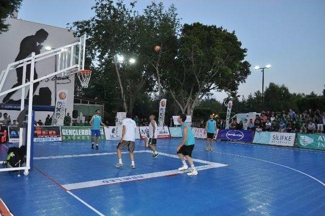 Silifke’de Sokak Basketbolu Turnuvası Başladı