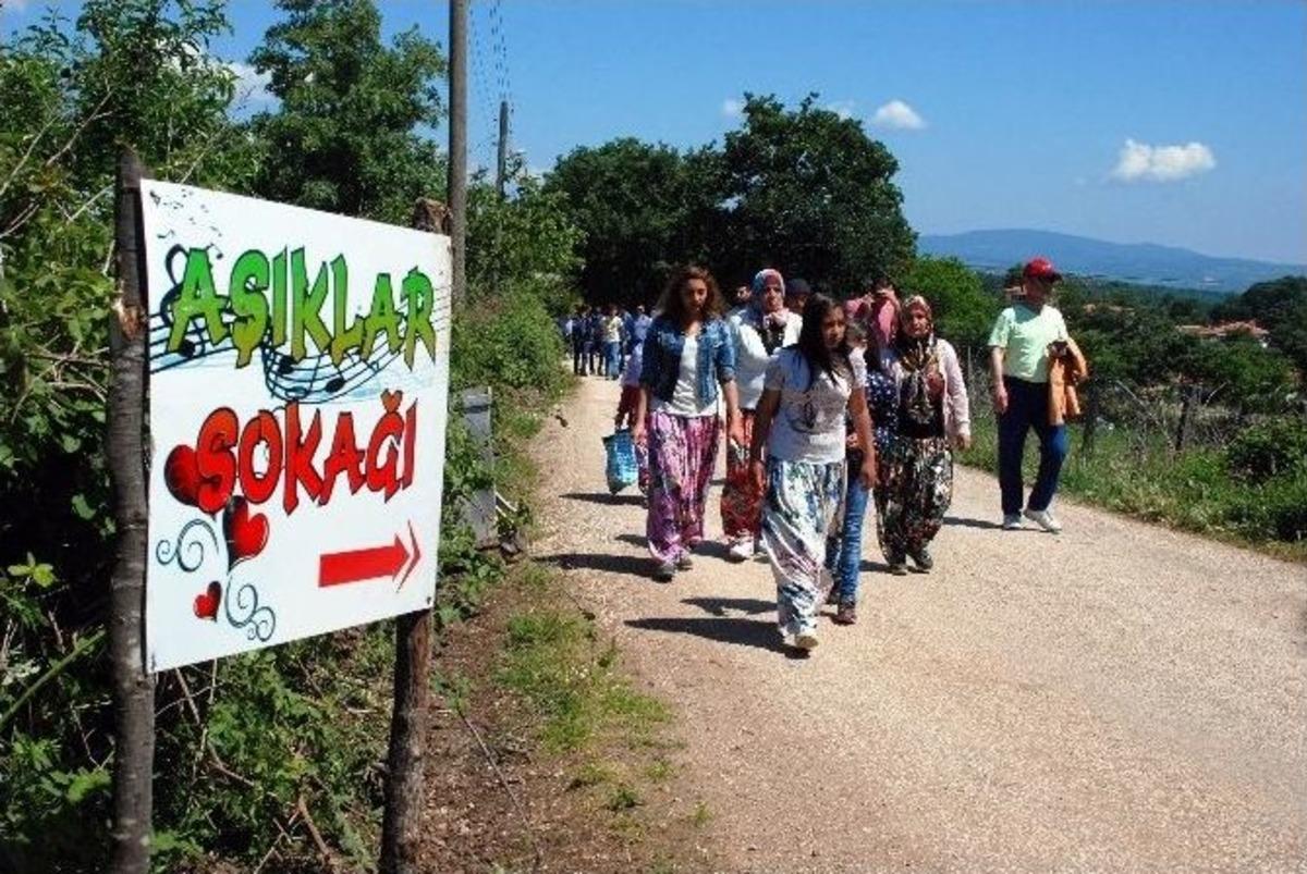 İzdiva&ccedil; Programı Gibi Sokak