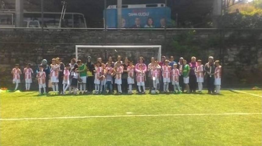 Anneler Ve Oğulları Futbol Ma&ccedil;ında Buluştu