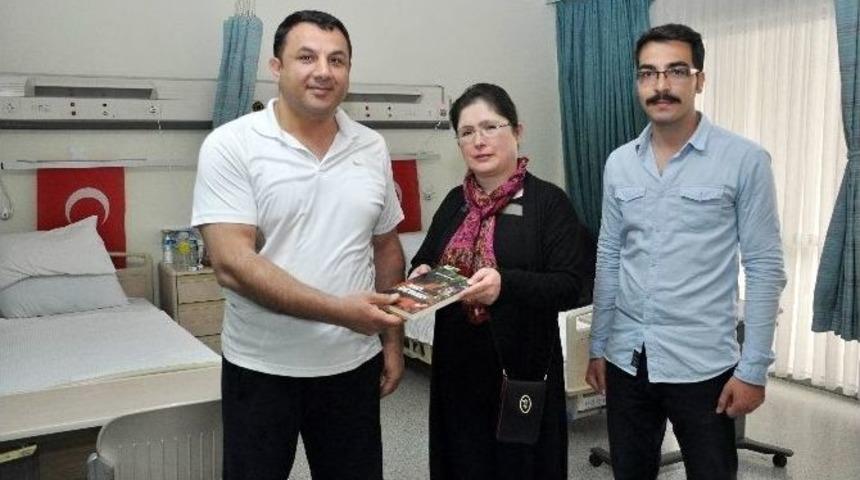 Gaziden Ne&uuml; Rekt&ouml;r&uuml;ne Anlamlı Hediye