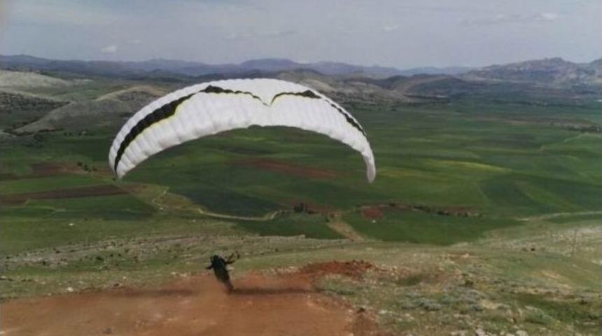 Diyarbakır&rsquo;da Yama&ccedil; Paraş&uuml;t&uuml; Yarışması Yapıldı