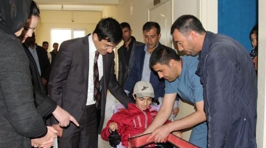 Hayırseverler Engelli &Ouml;ğrencileri Sevindirdi