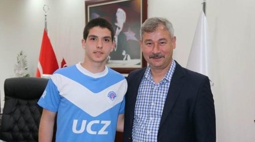 Kasımpaşa&rsquo;nın Kalecisi Başkan Yaralı&rsquo;yı Ziyaret Etti