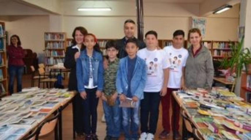 Nisan Ayında En &Ccedil;ok Kitap Okuyan &Ouml;ğrenci Belirlendi