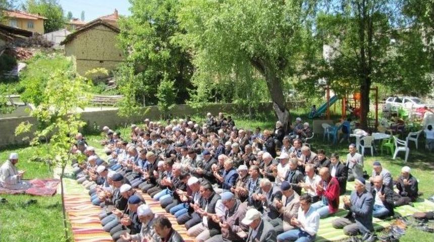 Yukarı Yoncaağa&ccedil; K&ouml;y&uuml;nde Hayır Yemeği