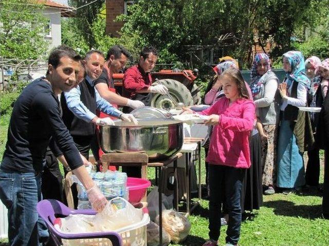 Yukarı Yoncaağa&ccedil; K&ouml;y&uuml;nde Hayır Yemeği 1