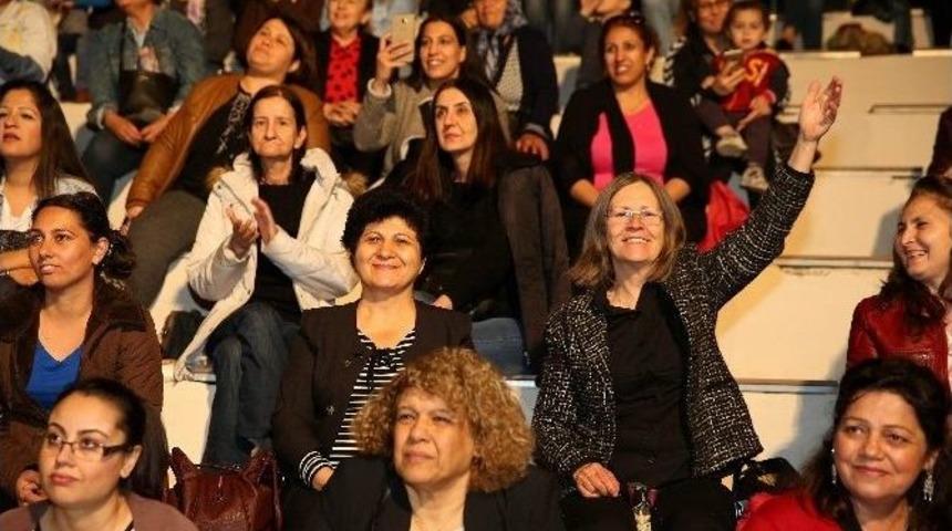 Buca&rsquo;nın Anneleri G&ouml;let&rsquo;te Coştu