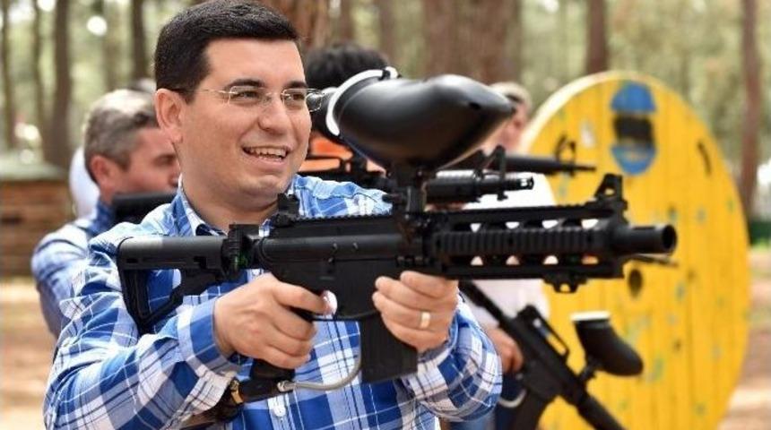 T&uuml;t&uuml;nc&uuml;, Macera Ormanını İnceledi