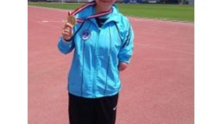 Kağıtsporlu G&uuml;ls&uuml;n, 100 Metrede T&uuml;rkiye Şampiyonu Oldu