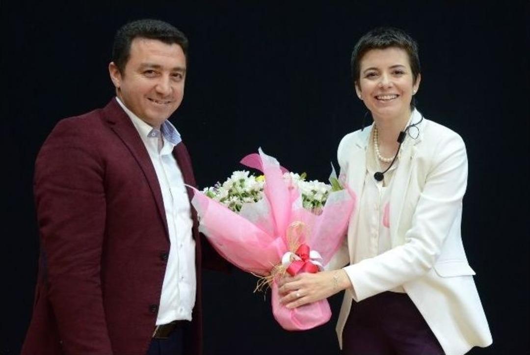 Oyuncu Anne Boz&uuml;y&uuml;kl&uuml; Takip&ccedil;ileri İle Buluştu