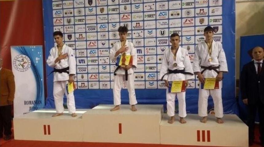 D&uuml;zceli Milli Judocudan Madalya