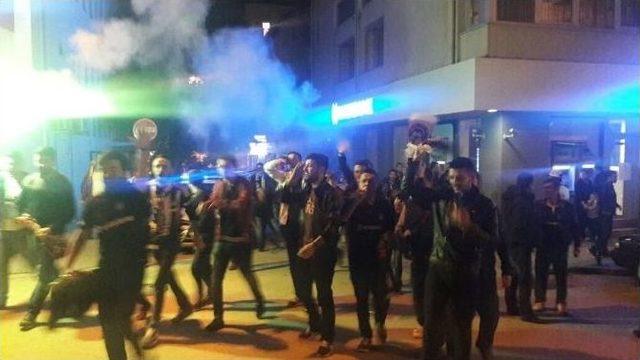 Bilecik&rsquo;te Beşiktaşlı Taraftarlar Sokağa D&ouml;k&uuml;ld&uuml; 1