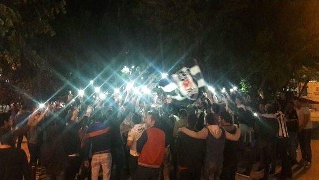 Bilecik&rsquo;te Beşiktaşlı Taraftarlar Sokağa D&ouml;k&uuml;ld&uuml; 3