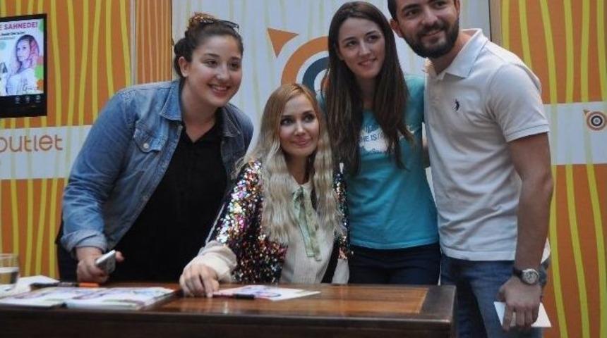 İzmirli Anneler G&ouml;k&ccedil;e&rsquo;nin S&ouml;ylediği Şarkılarla Coştu