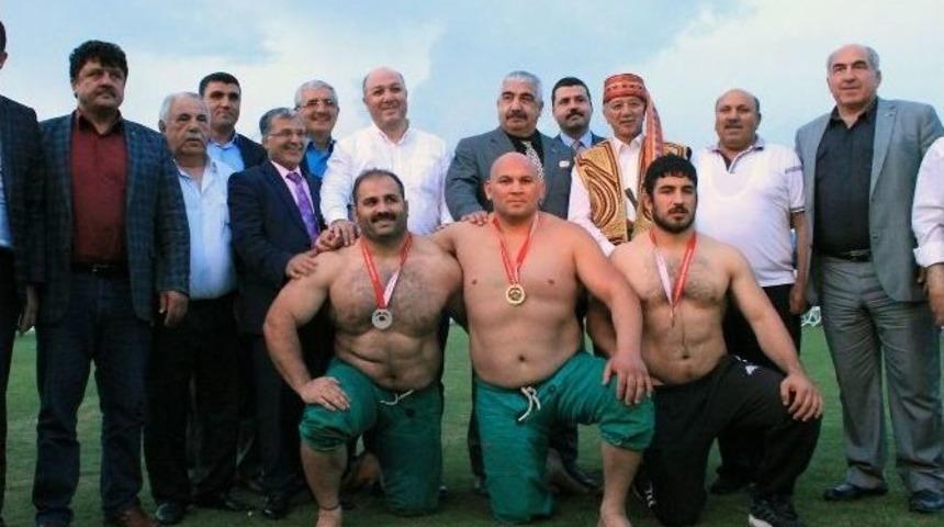 İsmet Atlı Karakucak G&uuml;reşleri&rsquo;nde Başpehlivan Polat&ccedil;ı