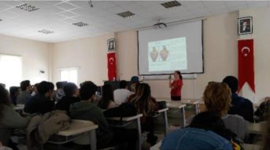 Sara&ccedil;oğlu, Adu Turizm &Ouml;ğrencilerine Antik &Ccedil;ağda 1 G&uuml;n&uuml; Anlattı