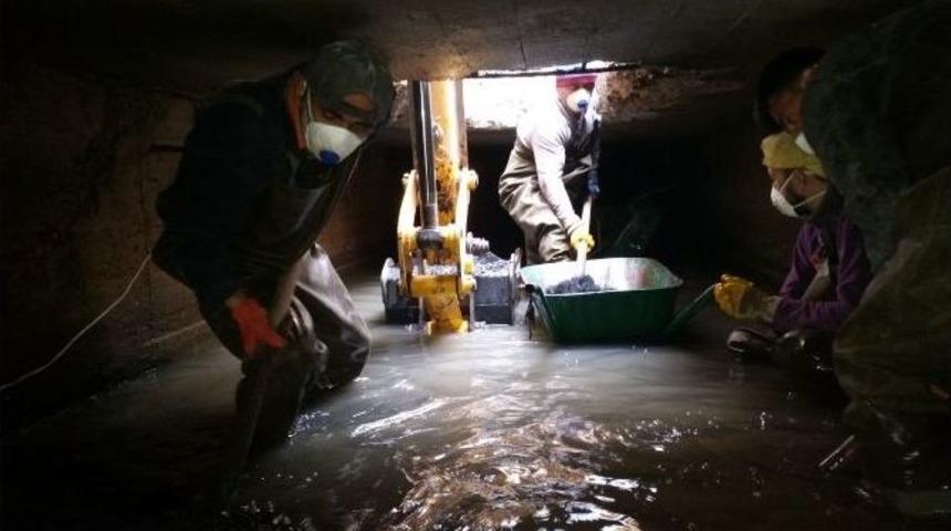 Dereden 63 Kamyon Atık &Ccedil;ıktı