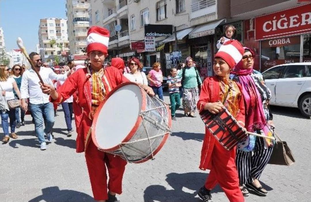 Engelsiz Yaşam İ&ccedil;in Y&uuml;r&uuml;d&uuml;ler