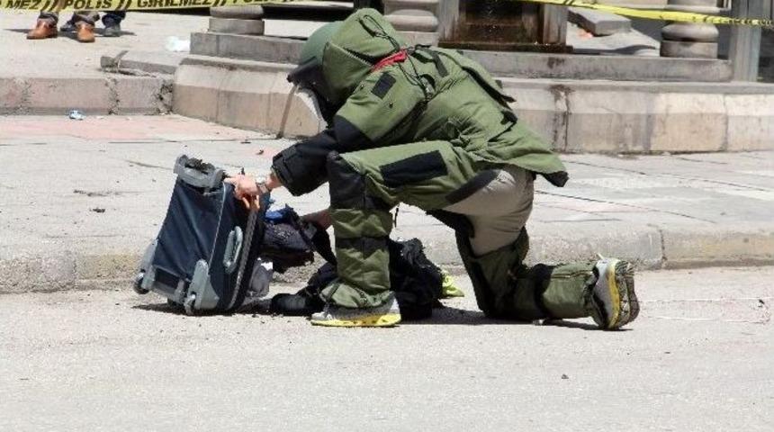 Elazığ&rsquo;da Ş&uuml;pheli Valiz F&uuml;nyeyle Patlatıldı