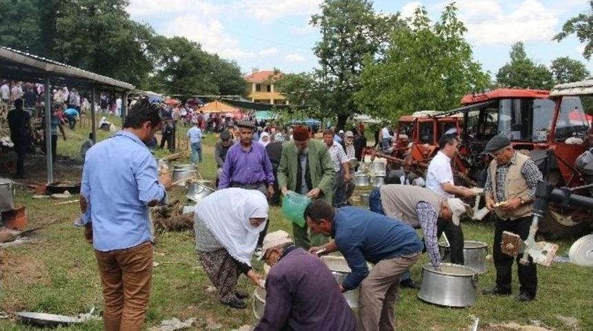 Karaibrahimler &lsquo;garip&ccedil;e&rsquo; Hayrı Yapıldı