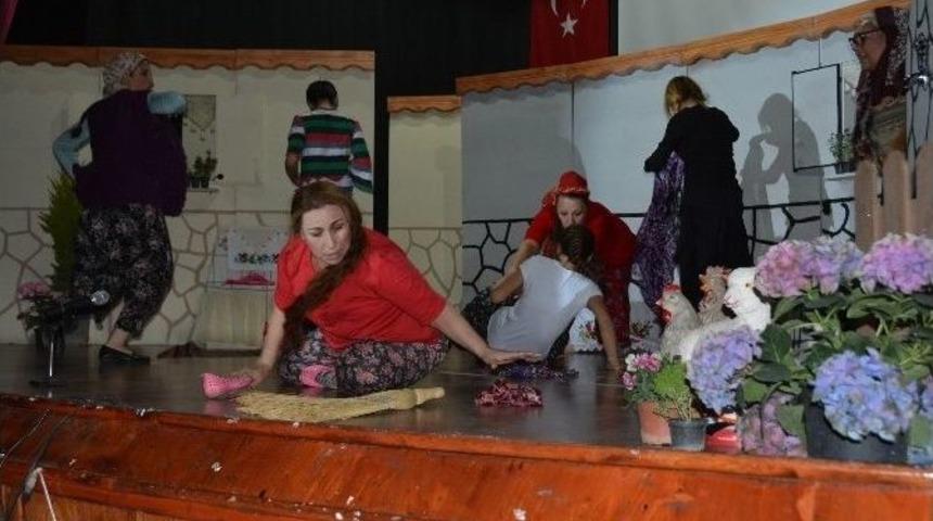 Tiyatroseverler &lsquo;abooo&rsquo;yu &Ccedil;ok Beğendi